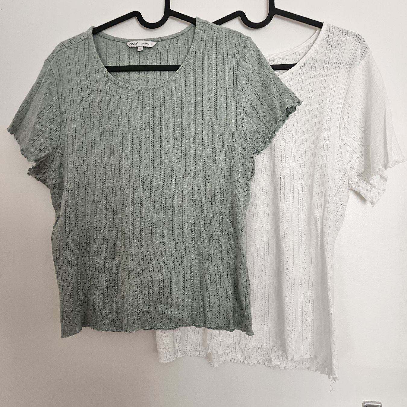 T-shirt: 2x Sommershirt – Usato da Bern venduto da naaa000xci