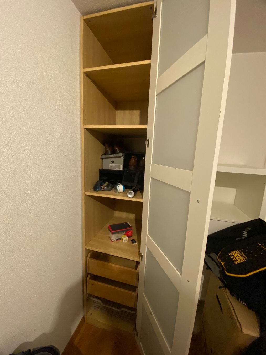 Ikea Armadi: Ikea Pax Schrank mit Glasfront und Schubladen – Usato da Lyss venduto da tob_s57q 1