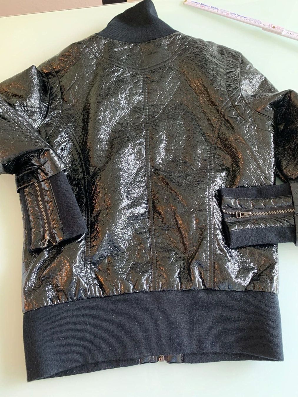 Giacche: Jacke glänzenden, schwarzen Farbe Grösse: M oder L – Nuovo (secondo la descrizione) da Adliswil venduto da Jessik0 4