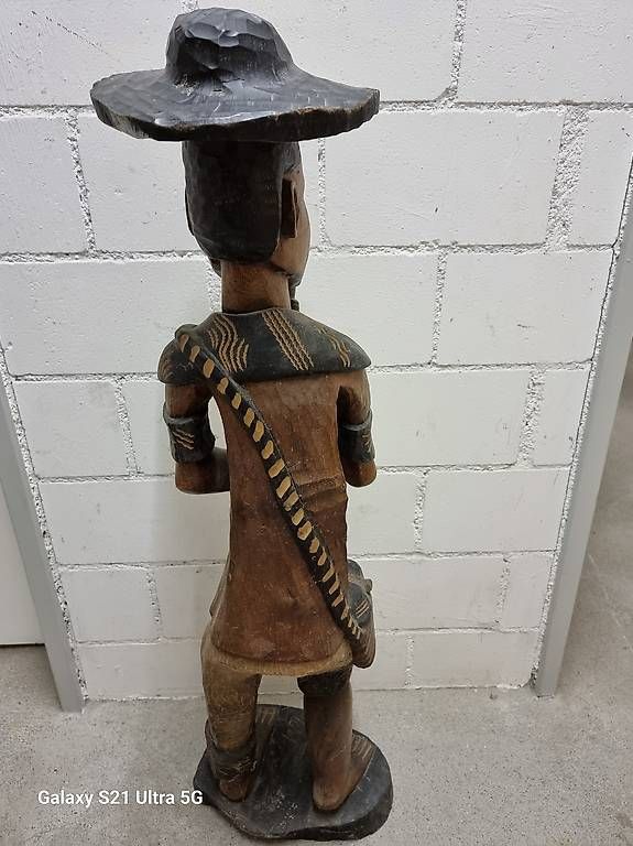 Skulpturen & Statuen: Skulptur aus Holz eines Karibischen Mann mit Pfeife. – Gebraucht aus Spreitenbach von bou_y2g8 2