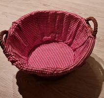 Vintage Korb mit rotem Karomusterstoffbezug  super Zustand
