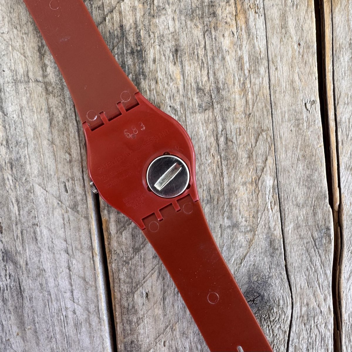 Swatch Orologi: Vintage Swatch GR700 1983 Red Back Code 683 – Usato da Arzier-Le Muids venduto da Avanna 2