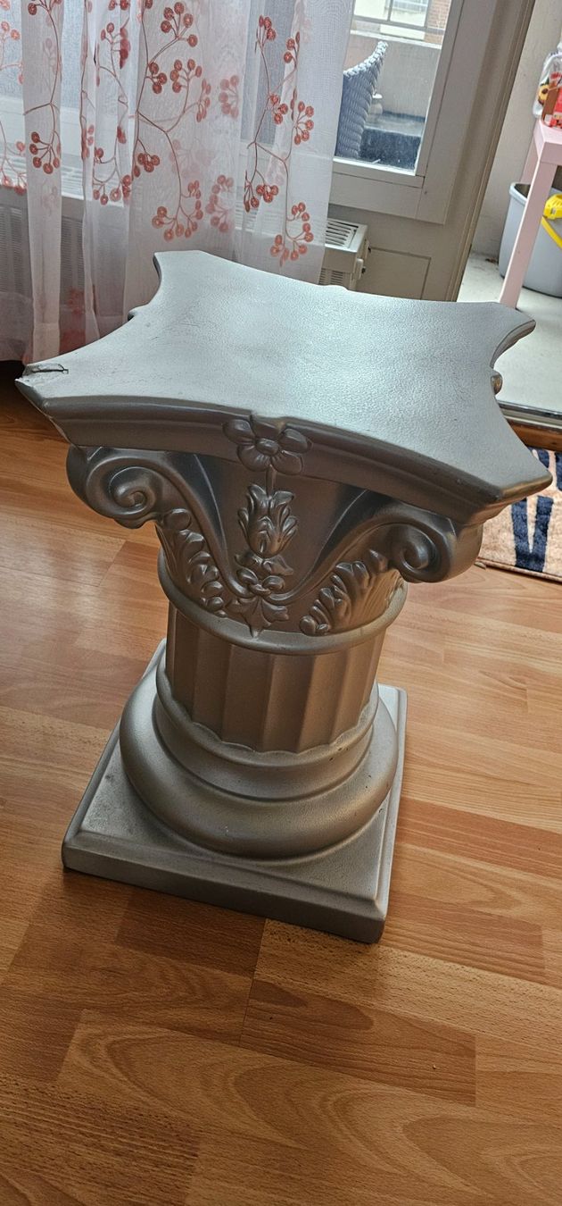 Tavoli: Tisch mit Carrara-Marmor, 4 Stühle, Deko-Säule – Usato da Wädenswil venduto da Jenny281192 4