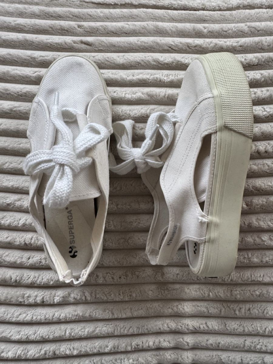 Superga Damenschuhe: Superga Sneaker Plateau – Gebraucht aus Winterthur von Flomiverse 1