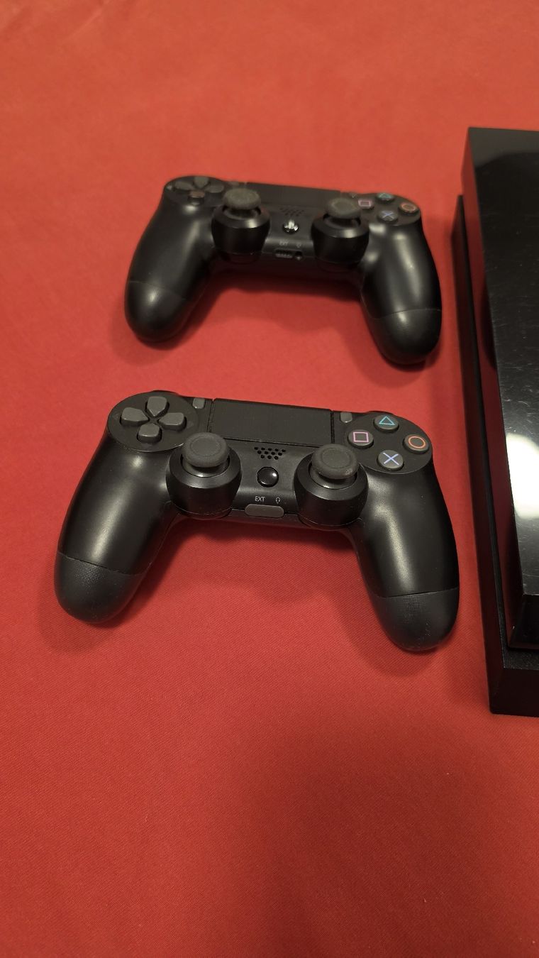Sony Konsolen: PS4 – Gebraucht aus Zug von SZC. 1