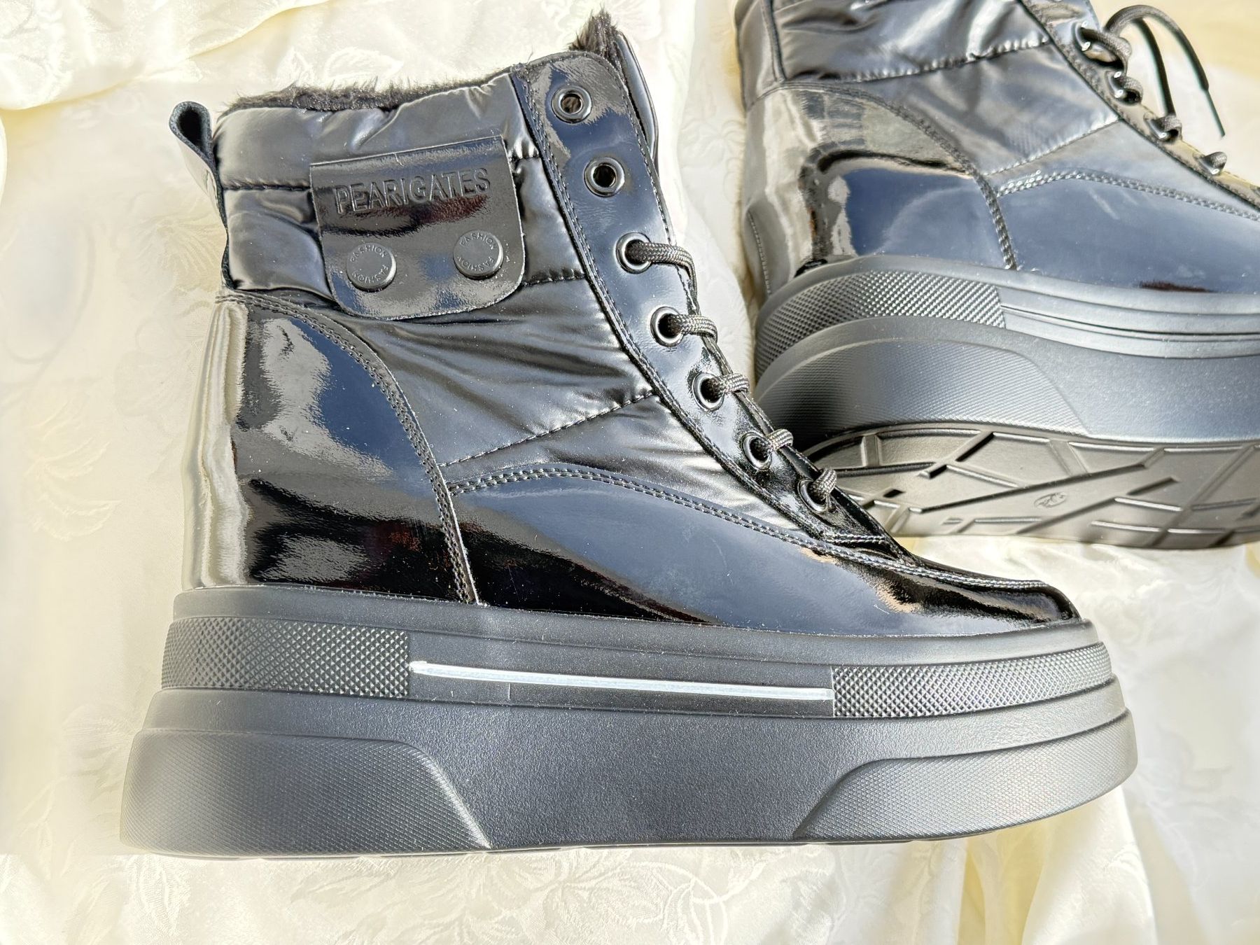 Scarpe da donna: Mädchen- oder Damenschuhe mit Fell - Grösse 39/39.5 - NEU – Nuovo e nell'imballaggio originale da Vacallo venduto da cri_229f 2