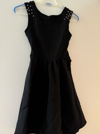 Schönes schwarzes Kleid mit Rückenausschnitt, Zara, XS