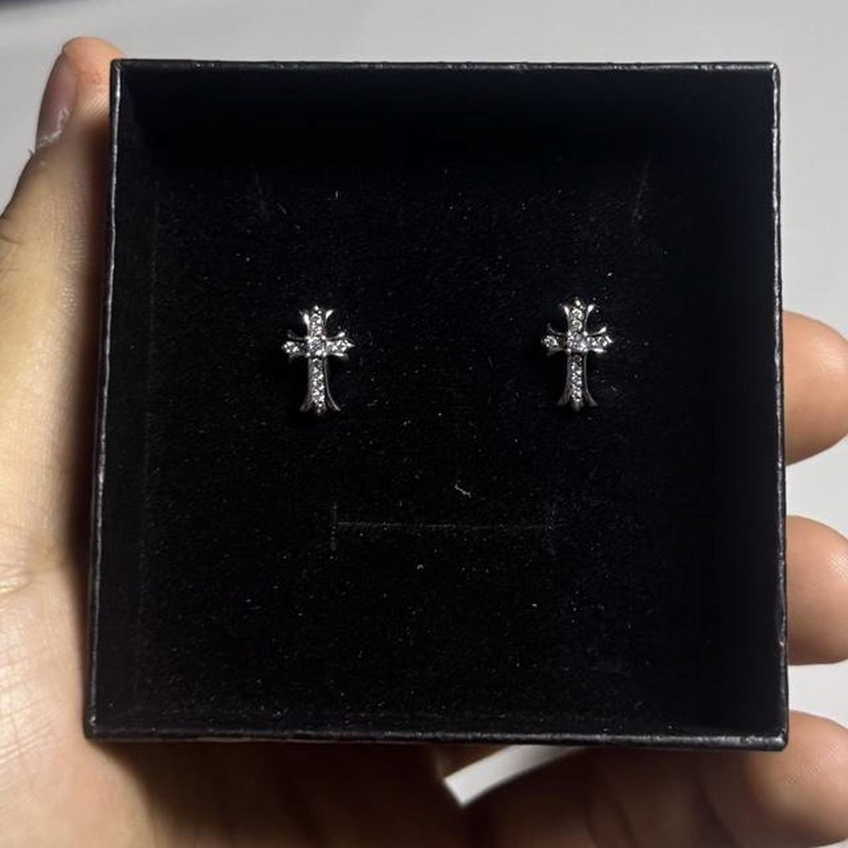 Chrome Hearts Ohrringe & -stecker: Title: Chrome Hearts Cross Stud Earrings - 925 Silver – Neu und originalverpackt aus Caviano von reselleo21 1