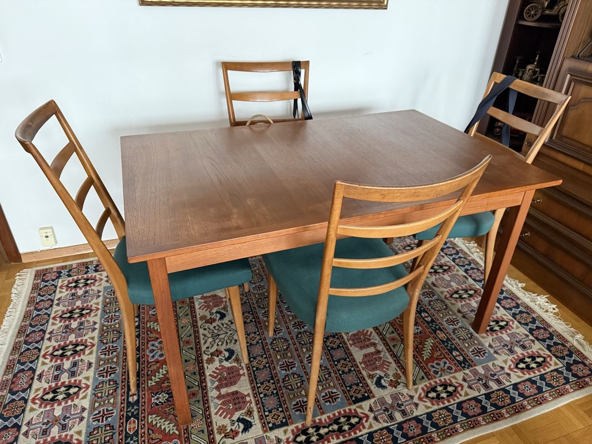 Set di tavolo e panche: Esstisch mit 4 Stühlen- Standort: 6900 Lugano – Usato da Zürich venduto da dotesio1972