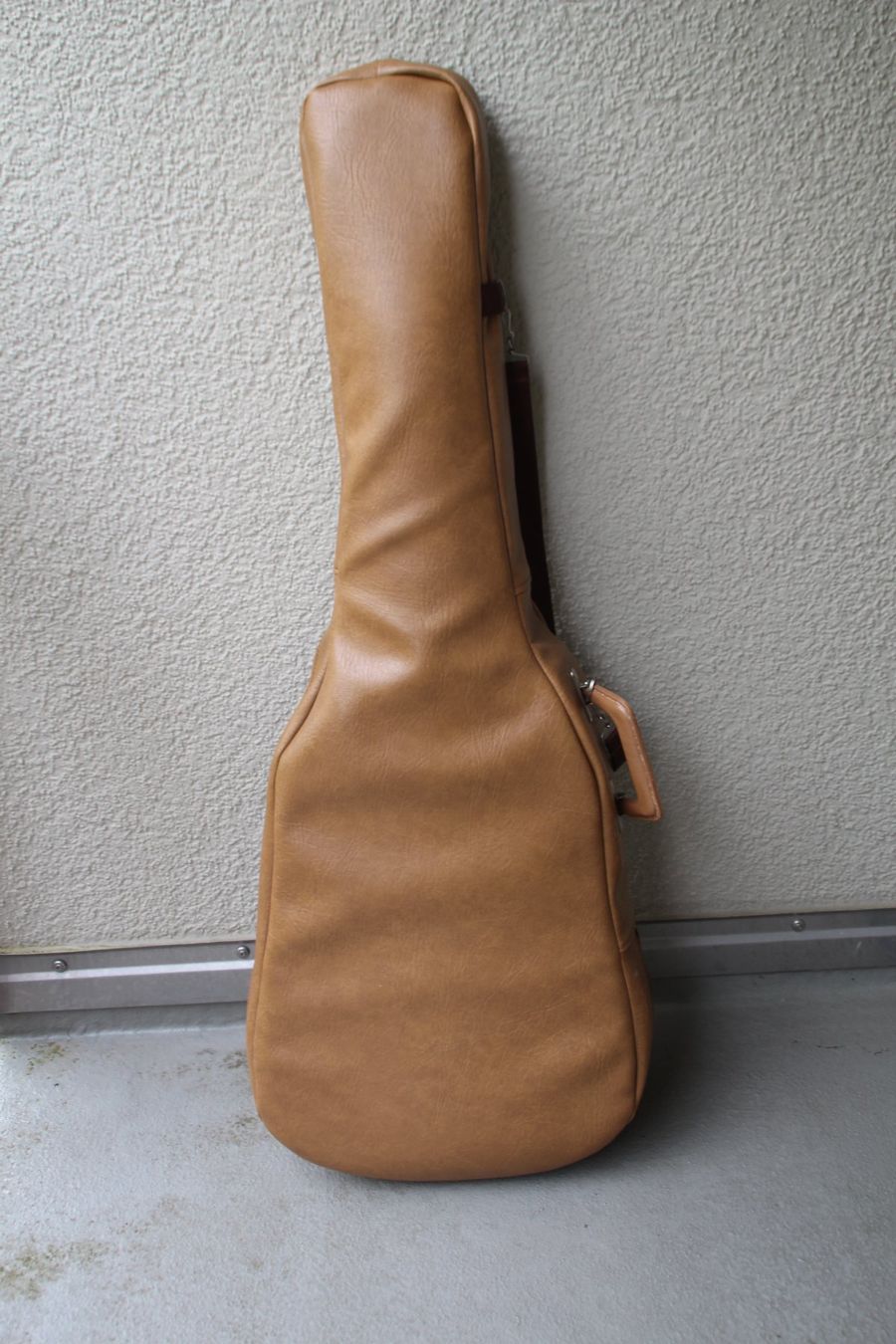 Musikinstrumente: Gitare mit Tasche – Gebraucht aus Buchs ZH von peter25 1