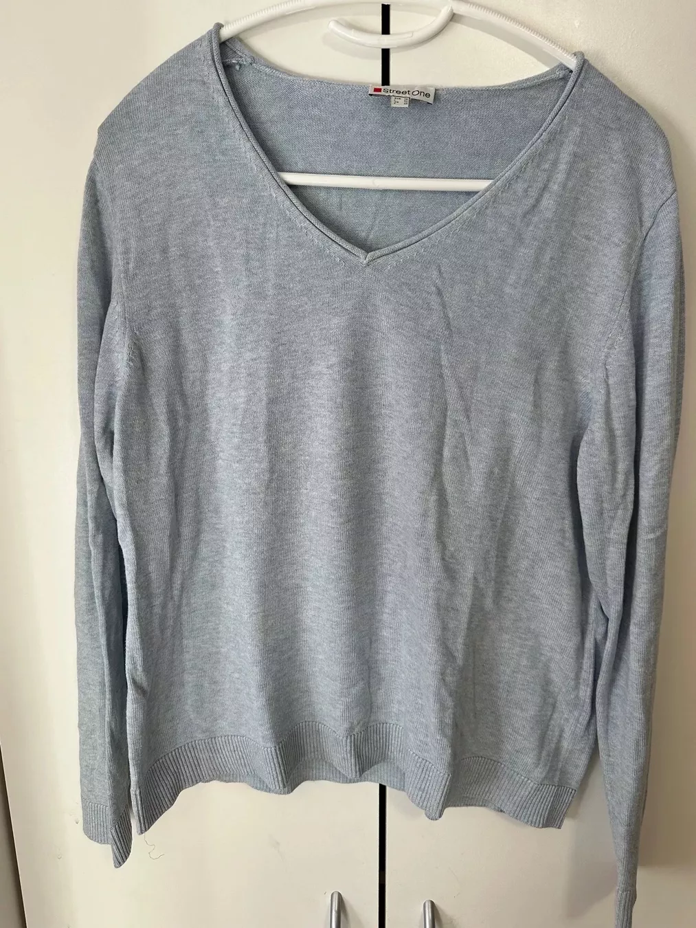 Maglioni & Felpe: Blauer Street One Pullover (38) – Usato da Schaan venduto da Hermine2018