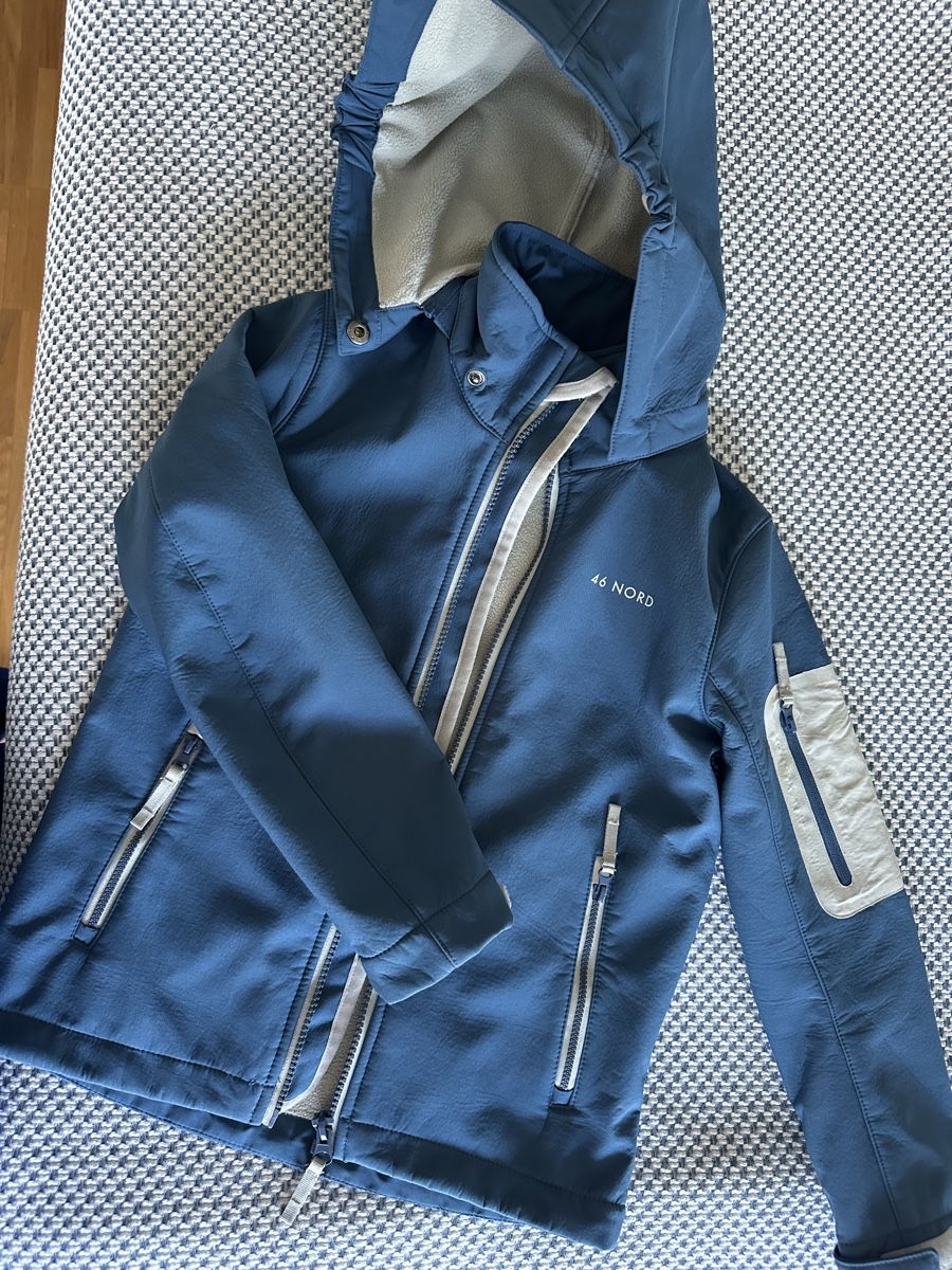46 Nord Giacche: 46 Nord boys softshell jacket blue size 128 good condition – Usato da Zürich venduto da ferreira.ana