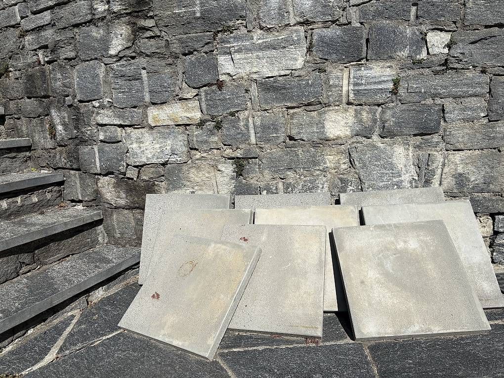 Rivestimenti per pavimenti: Lastre in calcestruzzo  – Usato da Mergoscia venduto da cad_9chw