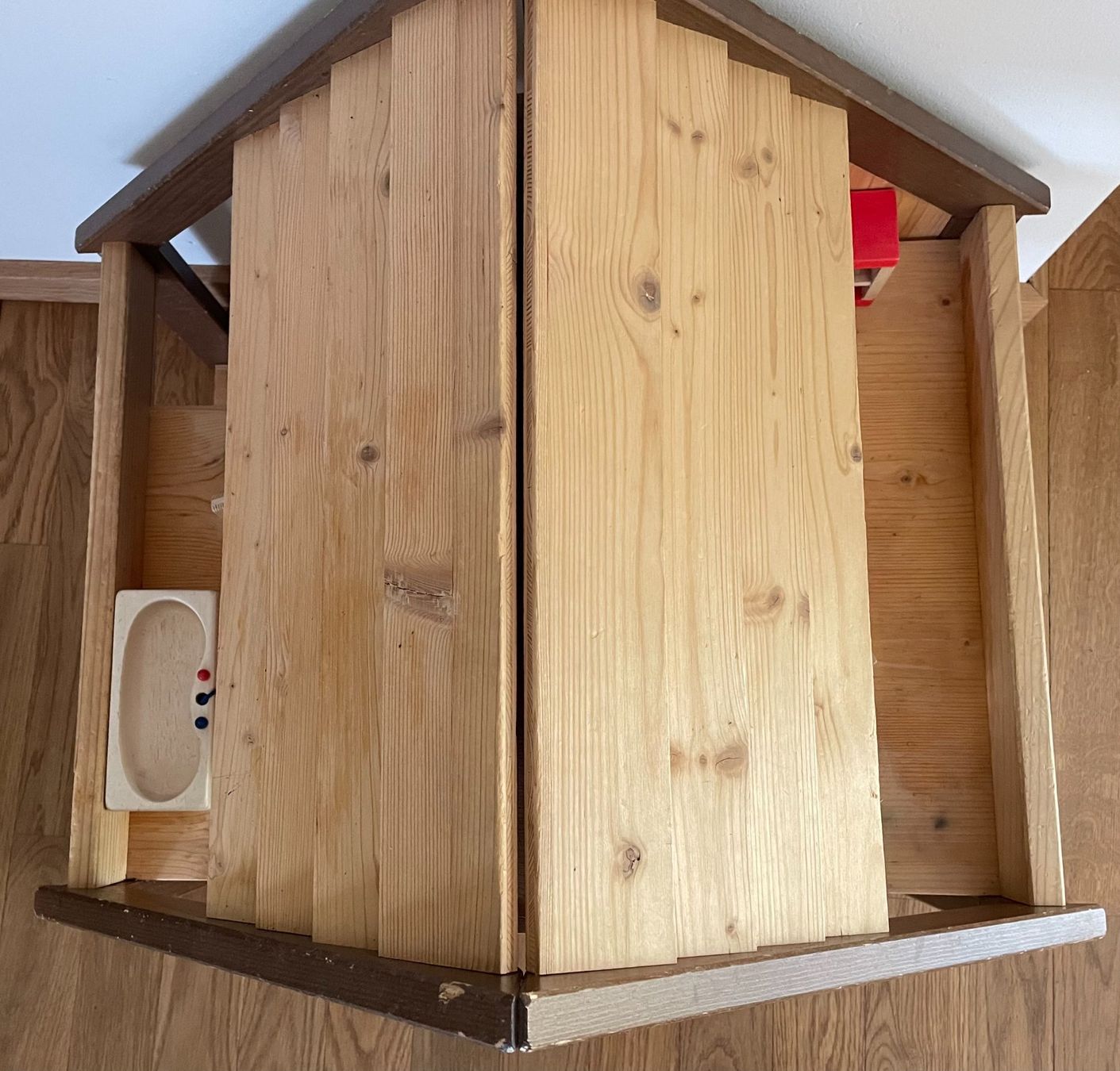 Puppenhäuser & -möbel: Puppenhaus mit einigen Möbel, Zürich – Gebraucht aus Zuerich von Fuchsia3030 4