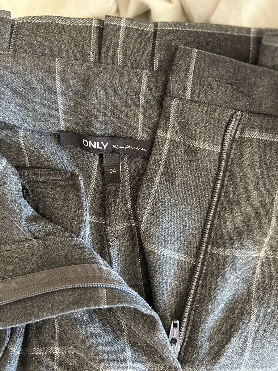 Pantaloni: Trendige Stoffhose mit Karomuster, Only – Usato da Hellbühl venduto da chi_sf7g 2