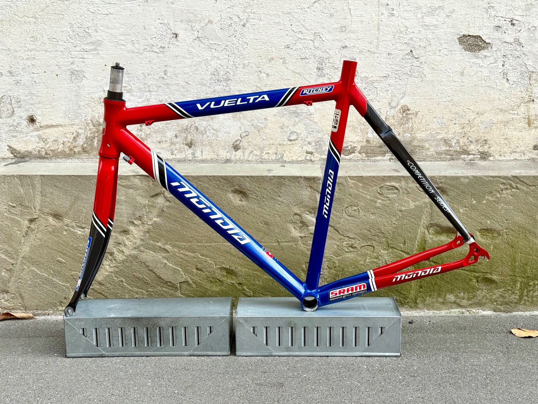 Mondia Ersatzteile: MONDIA VUELTA Aluminium-Carbon Rennvelo Rahmen 55 TOPZ. 2603 – Gebraucht aus Luzern von bikeandbeltcom 1