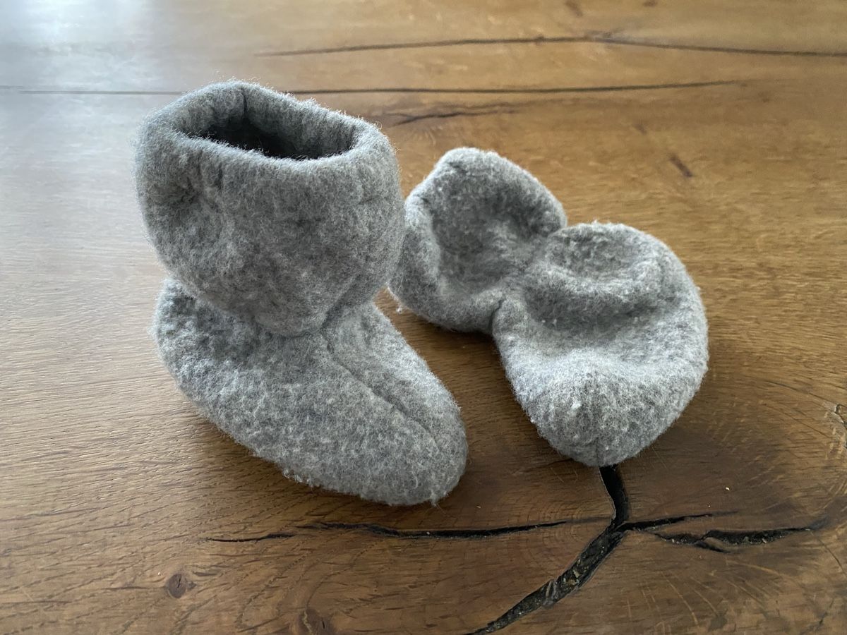 Scarpe per ragazzi: Filz Überziehschuh Baby – Usato da Urdorf venduto da Tjara65