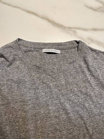 Sehr schönes T-shirt von John Elliott