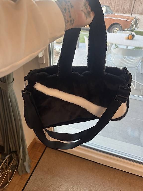 Taschen: Nike kuscheltasche neu – Gebraucht aus Uitikon Waldegg von Nook 1
