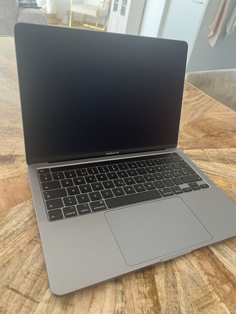 Apple Notebook: Apple MacBook Pro Notebook grau mit Gebrauchsspuren – Usato da Thun venduto da ana6777