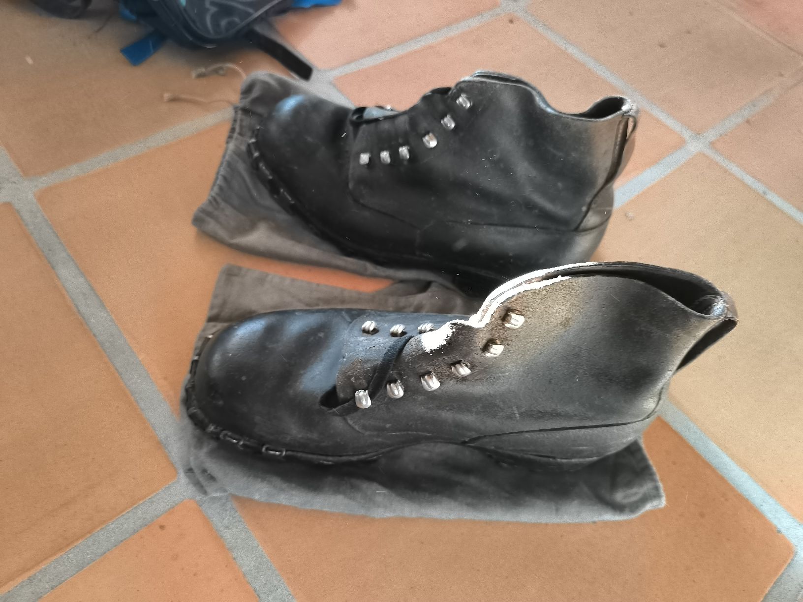 Scarpe da uomo: Schweizer Armeestiefel genagelt Leder – Usato da Kölliken venduto da BelzeBug 1
