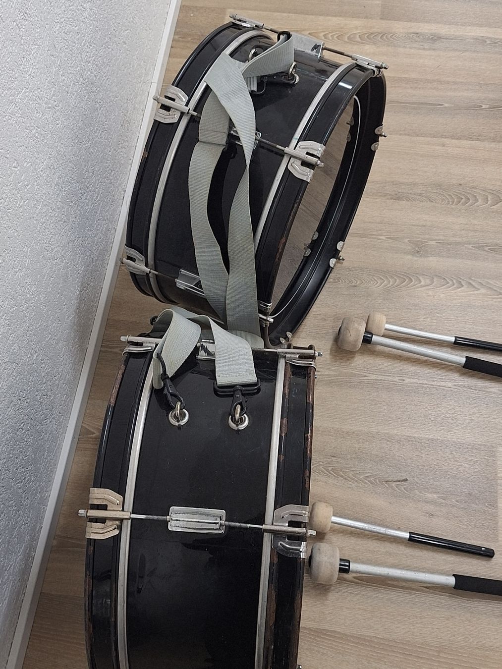 Musikinstrumente: 2 Marschtrommeln mit Schlägeln – Gebraucht aus Grüt (Gossau ZH) von wisdomio7 2