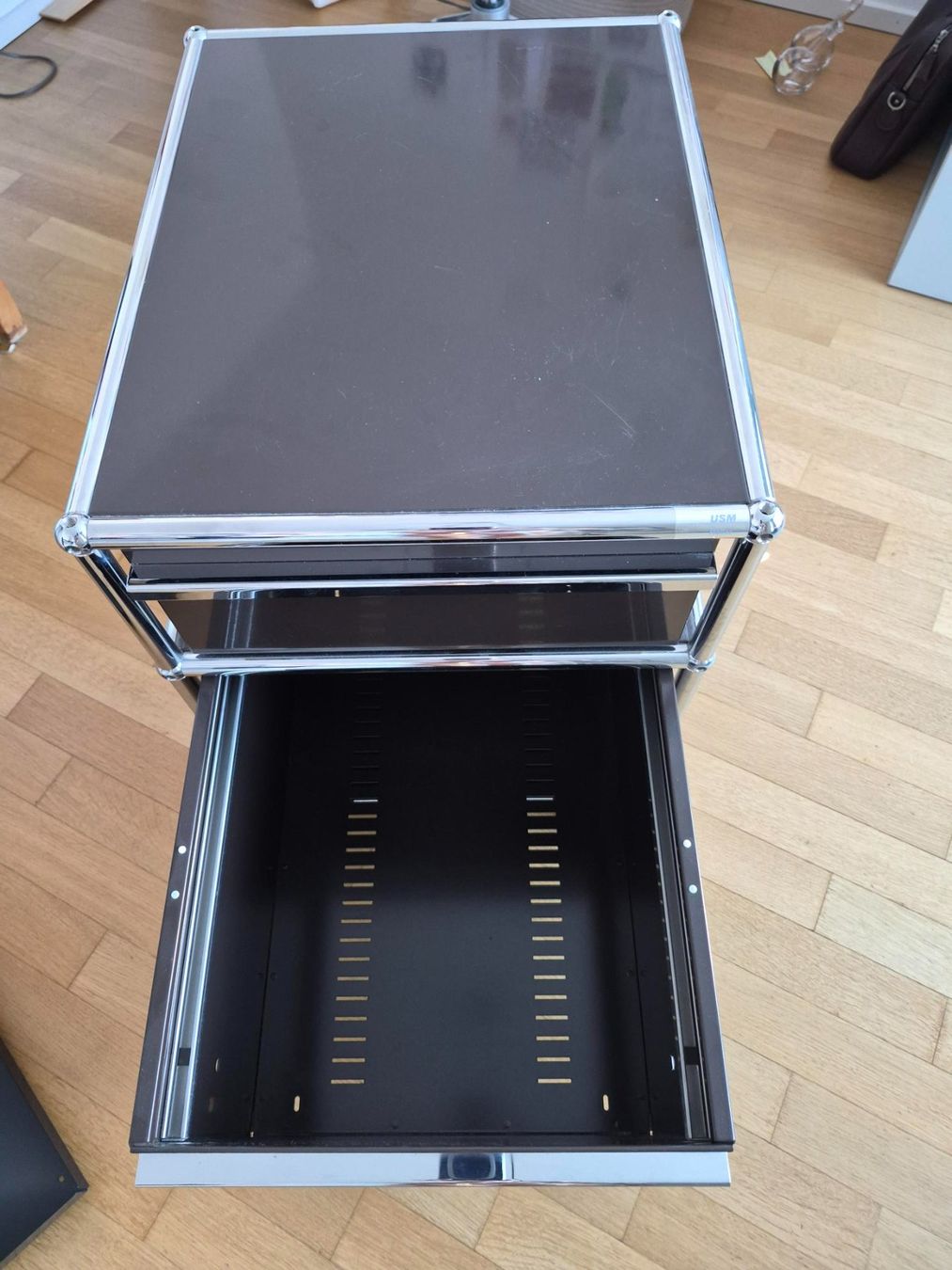USM Banconi: USM Rollcontainer, dunkelbraun – Usato da Zürich venduto da JeaNo21