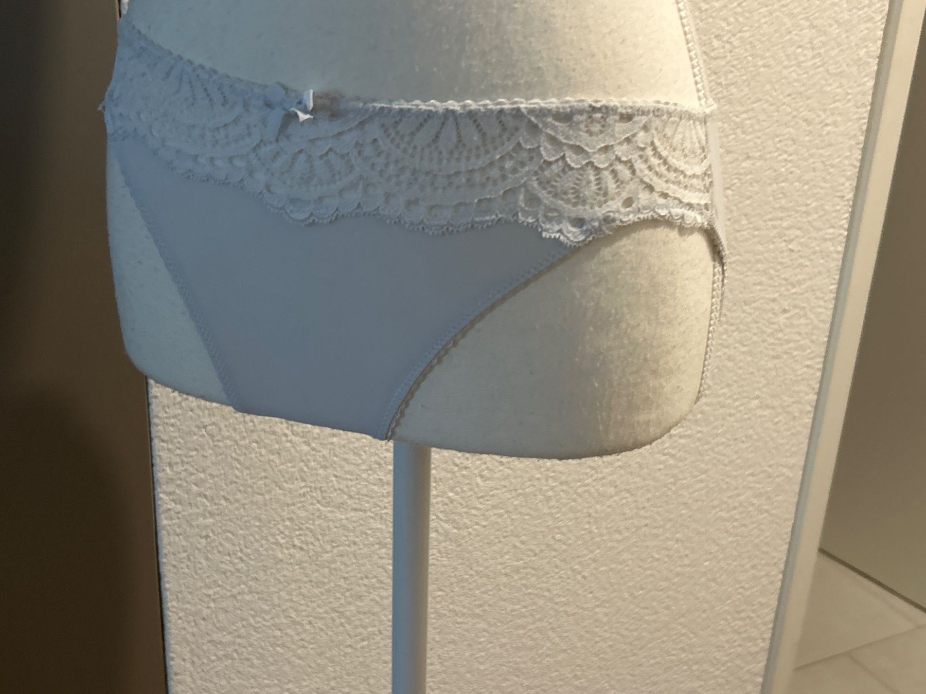 Altra biancheria intima: Damen Slip weiss mit Spitzen – Usato da Brunnen venduto da Nala2929 3