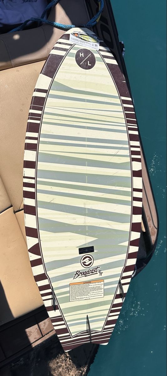 Hyperlite Planches de surf: Hyperlite Wakeboard Broadcast 135 – D'occasion à Thun par noggi87 1