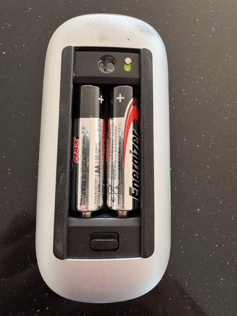 Apple Mouse: Apple Magic Mouse weiss mit Batterie! – Usato da Gisikon venduto da Andy251 3