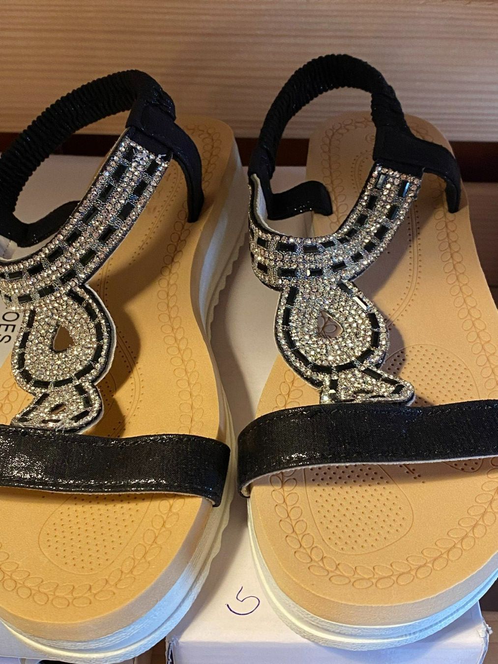 Damenschuhe: DAMEN SANDALEN,SCHWARZ-SILBER – Neu und originalverpackt aus Meienried von ManuelaBoutique 1