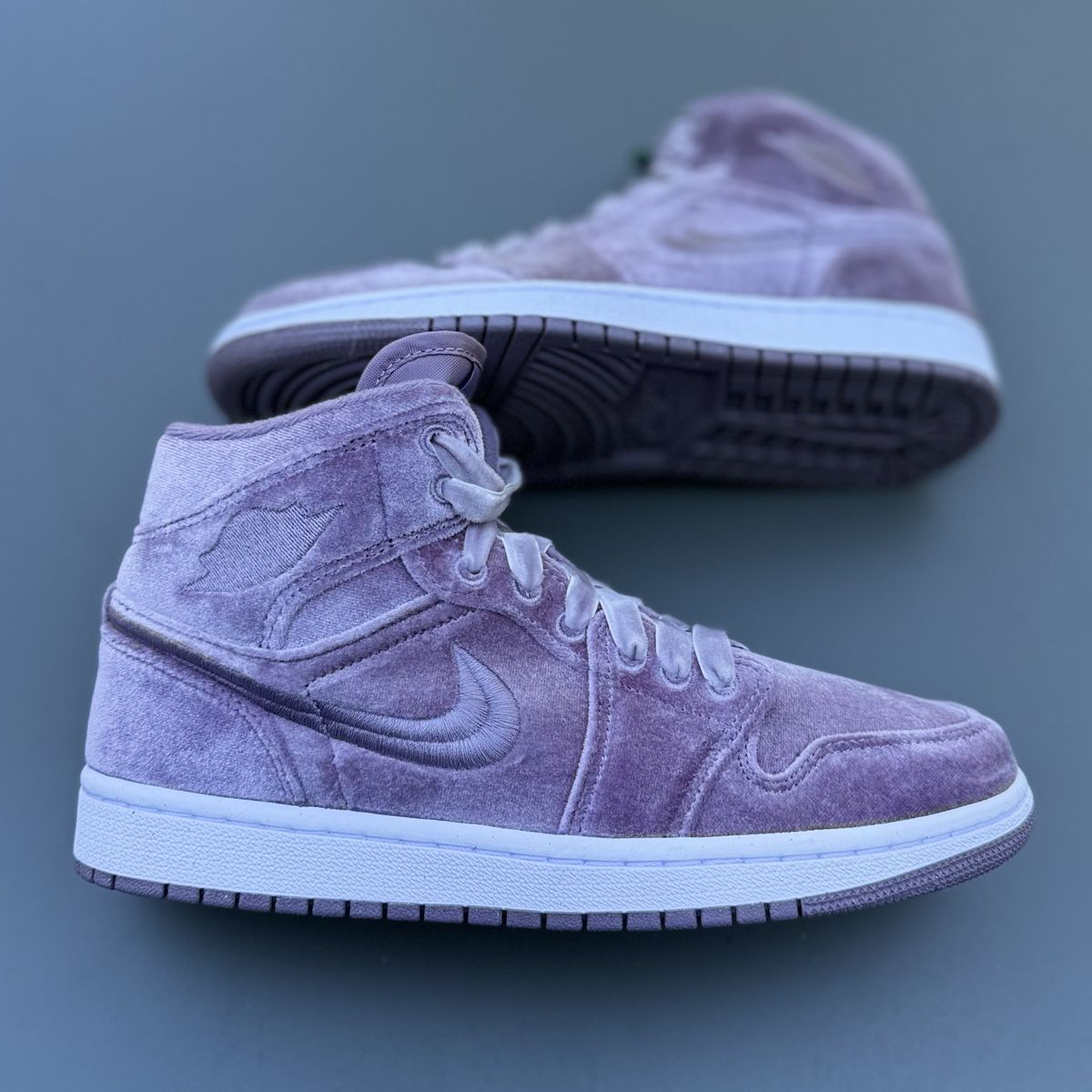 Jordan Scarpe da donna: WMNS Velvet Jordan 1 – Nuovo (secondo la descrizione) da Conches venduto da FG1231 3