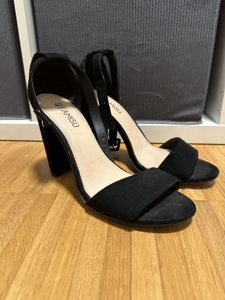 Damenschuhe: Schwarze AMISU High Heels Gr. 40 – Gebraucht aus Reinach BL von Alles_muss_weg00