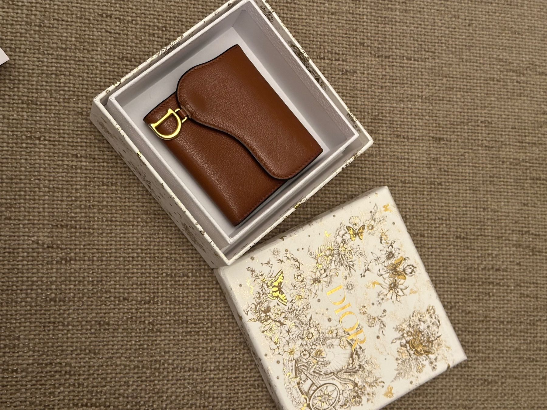 Dior Portamonete: Dior saddle wallet – Usato da Oberägeri venduto da val_9xqc