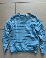 Hellblauer Pullover mit blauen Streifen, Gr. 98/104