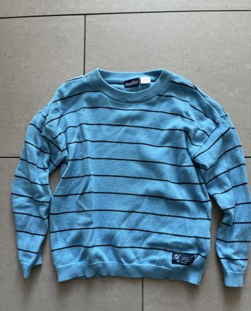 Hellblauer Pullover mit blauen Streifen, Gr. 98/104