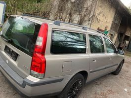 Volvo V70 Kombi,At.jg 04.MFK 6.23.km275000 kl.Unfall fahrbar