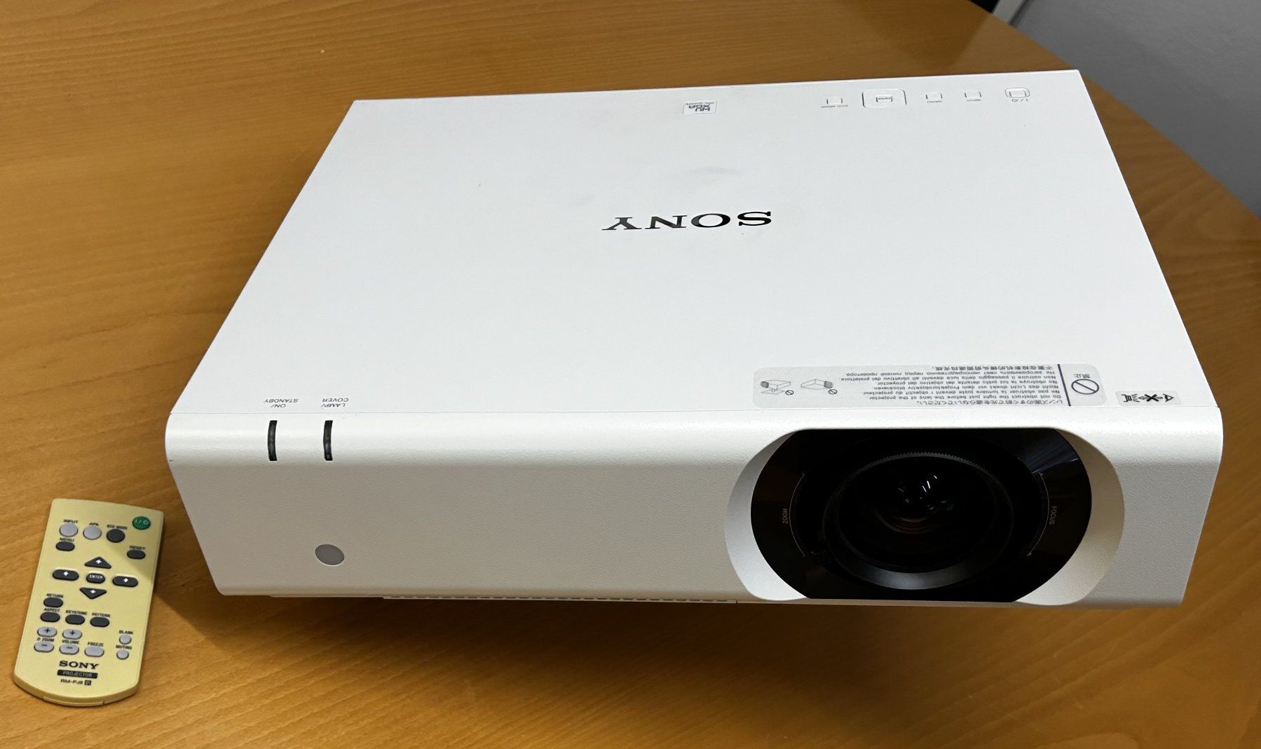 Sony Videoprojektoren: Video-Beamer Sony – Gebraucht aus Felben-Wellhausen von Maschinenfabrik_Fe