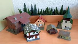 für Eisenbahnanlage 6 Häuser  + 10 Tannen