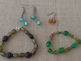 Schmuckset bestehend aus zwei Armbändern und Ohrringen