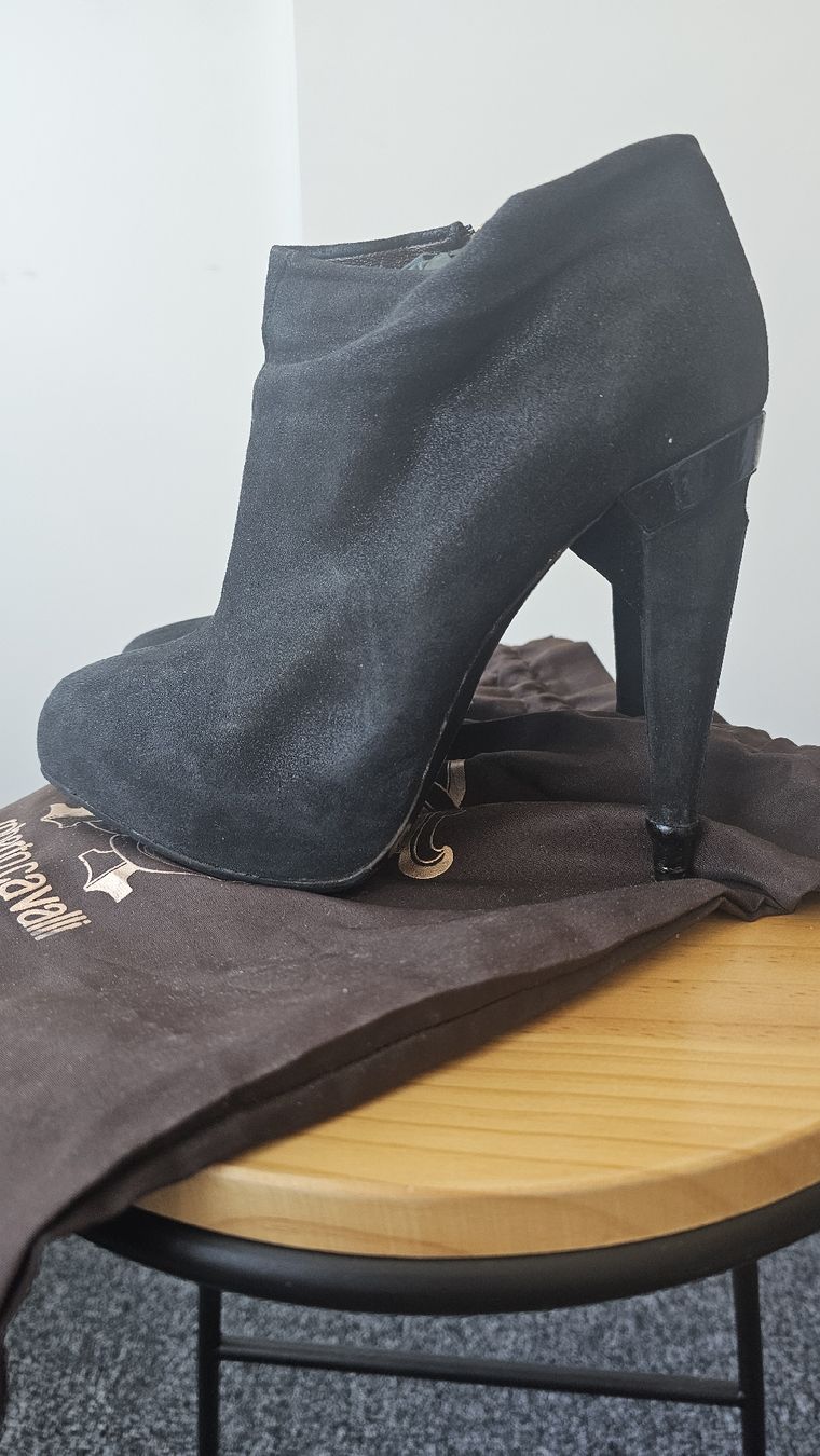 Roberto Cavalli Chaussures femmes: Roberto Cavalli Stiefeletten 39 – D'occasion à Mauren par ehr_5cy6 1
