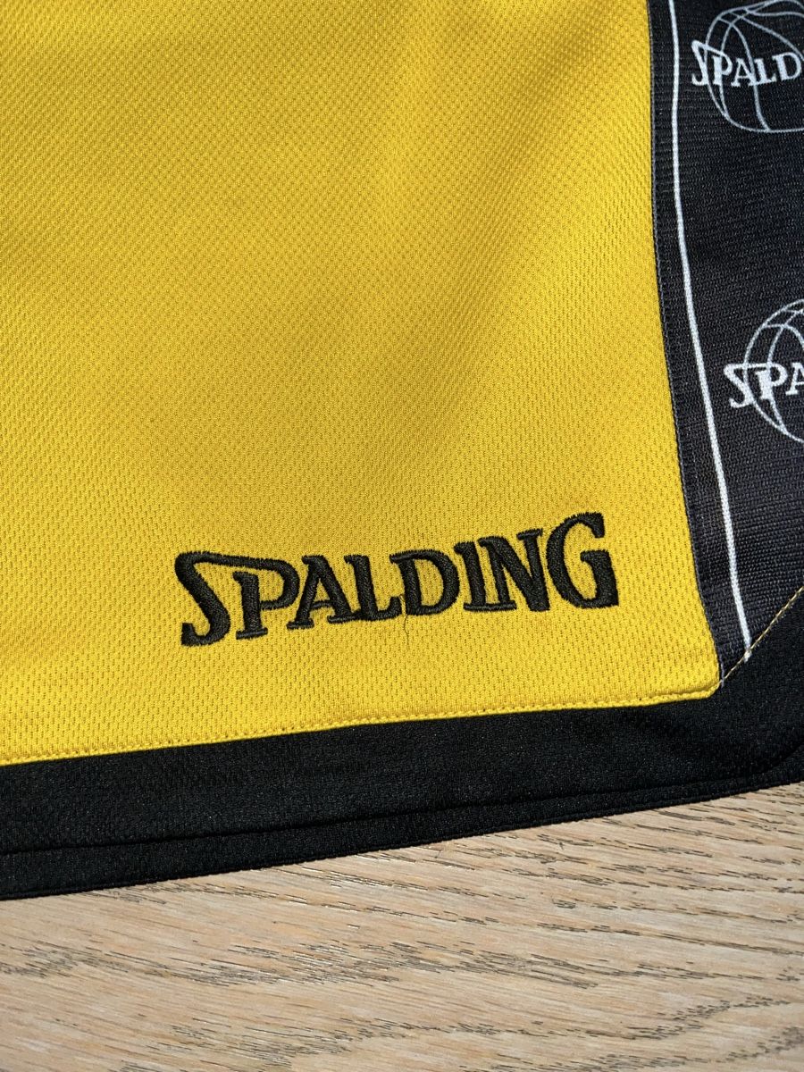 Pantaloni: Short de sport Spalding jaune – Usato da Delémont venduto da bouboute01 1