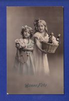 ENFANT - Jeunes filles et cadeau - Bonne fête