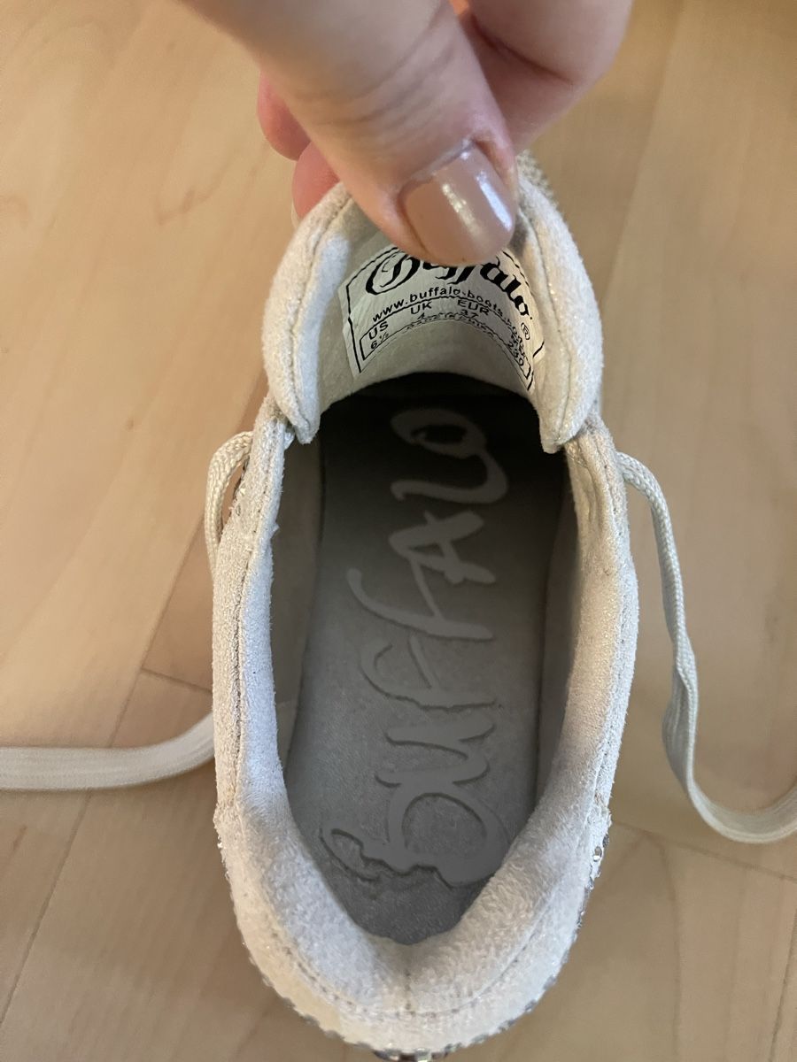 Buffalo Damenschuhe: BUFFALO Sneaker Batter shine Beige 37 – Gebraucht aus Dietikon von Nieselchen 4