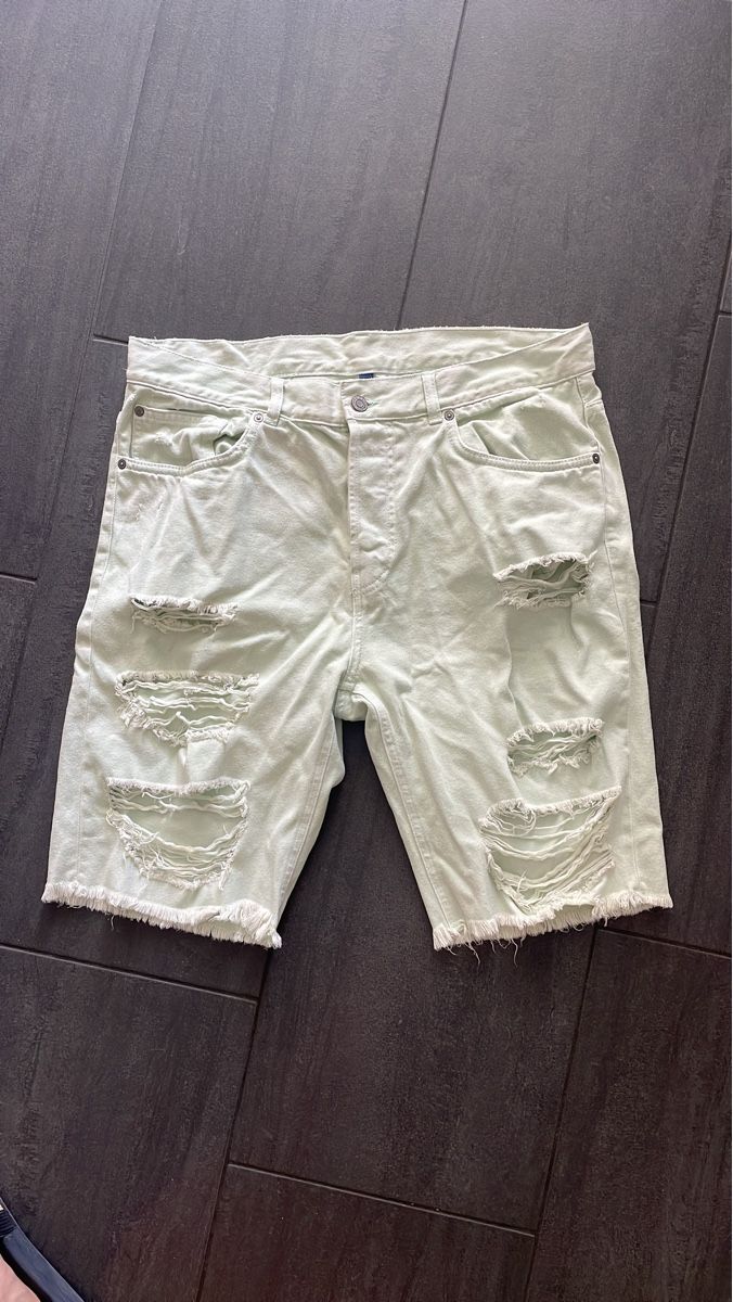 H&M Pantaloni: Kurze Hosen / Helles Grün – Usato da Büsserach venduto da SalebyGianni