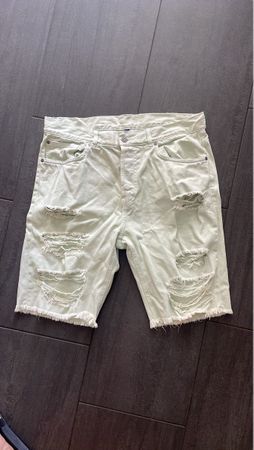 Kurze Hosen / Helles Grün