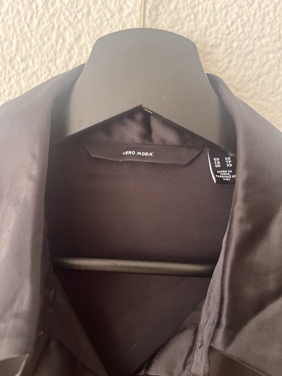 Chemisiers: Seiden Bluse schwarz – D'occasion à Andwil SG par sas_m9tn 1