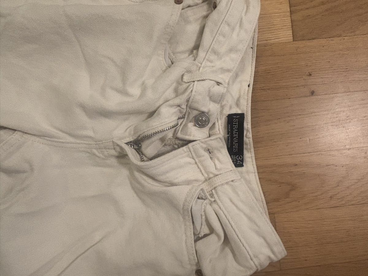 Bershka Jeans: bershka jeans weiss – Usato da Glattbrugg venduto da Nixonia