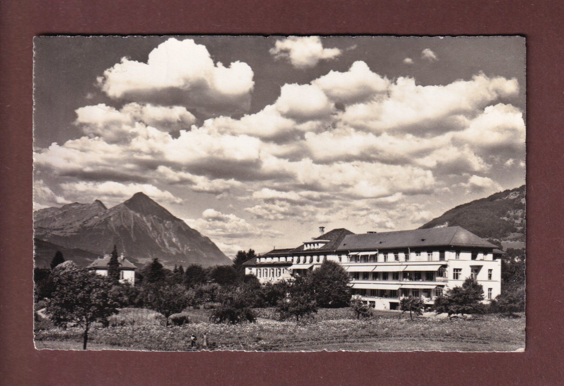 Cartoline postali: INTERLAKEN - Bezirksspital - 1958 – Usato da Pully venduto da nicecards-shop