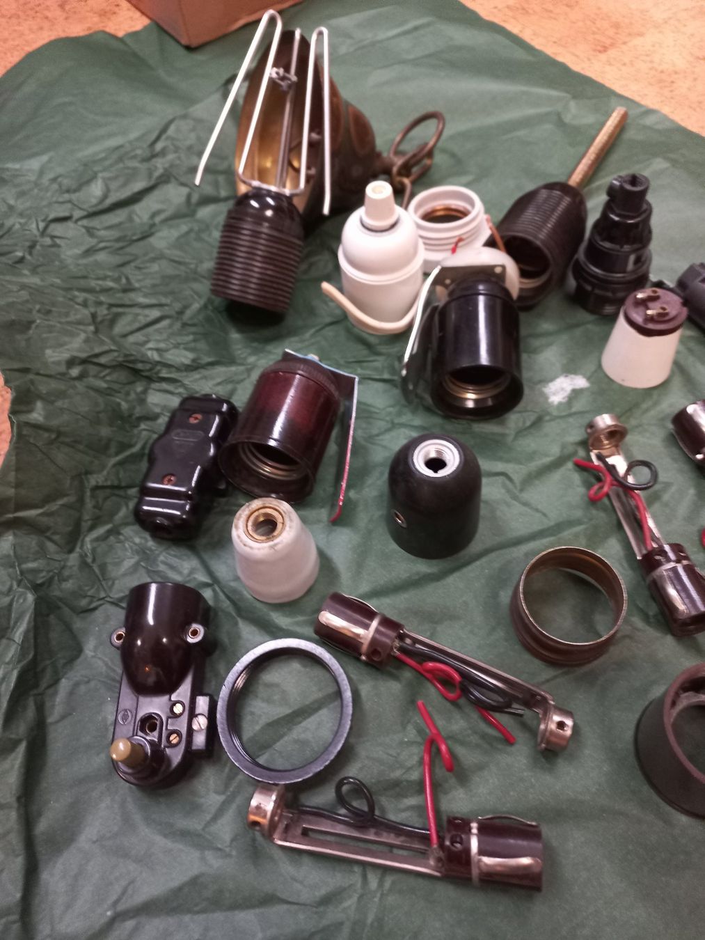 Lampade: Lampenfassungen etc. – Usato da Ammerswil AG venduto da savinir 4